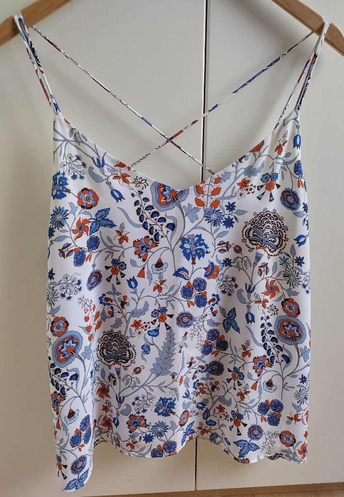 Te koop aangeboden: Dames top met spaghetti bandjes. , Maat 38/40 (M), Meerkleurig, Ophalen of Verzenden, Zo goed als nieuw