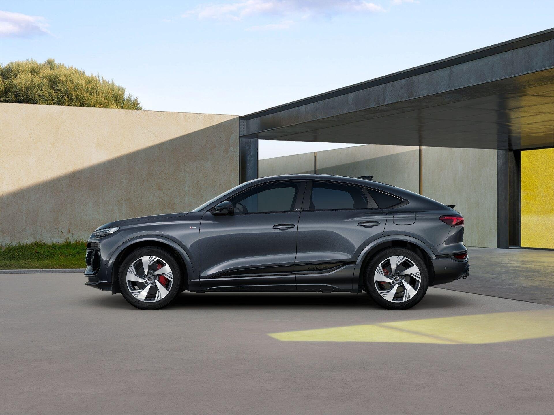Audi Q6 Sportback e-tron 252pk S Edition 83 kWh | Trekhaak P, Automaat, 12 maanden, Achterwielaandrijving, Zwart