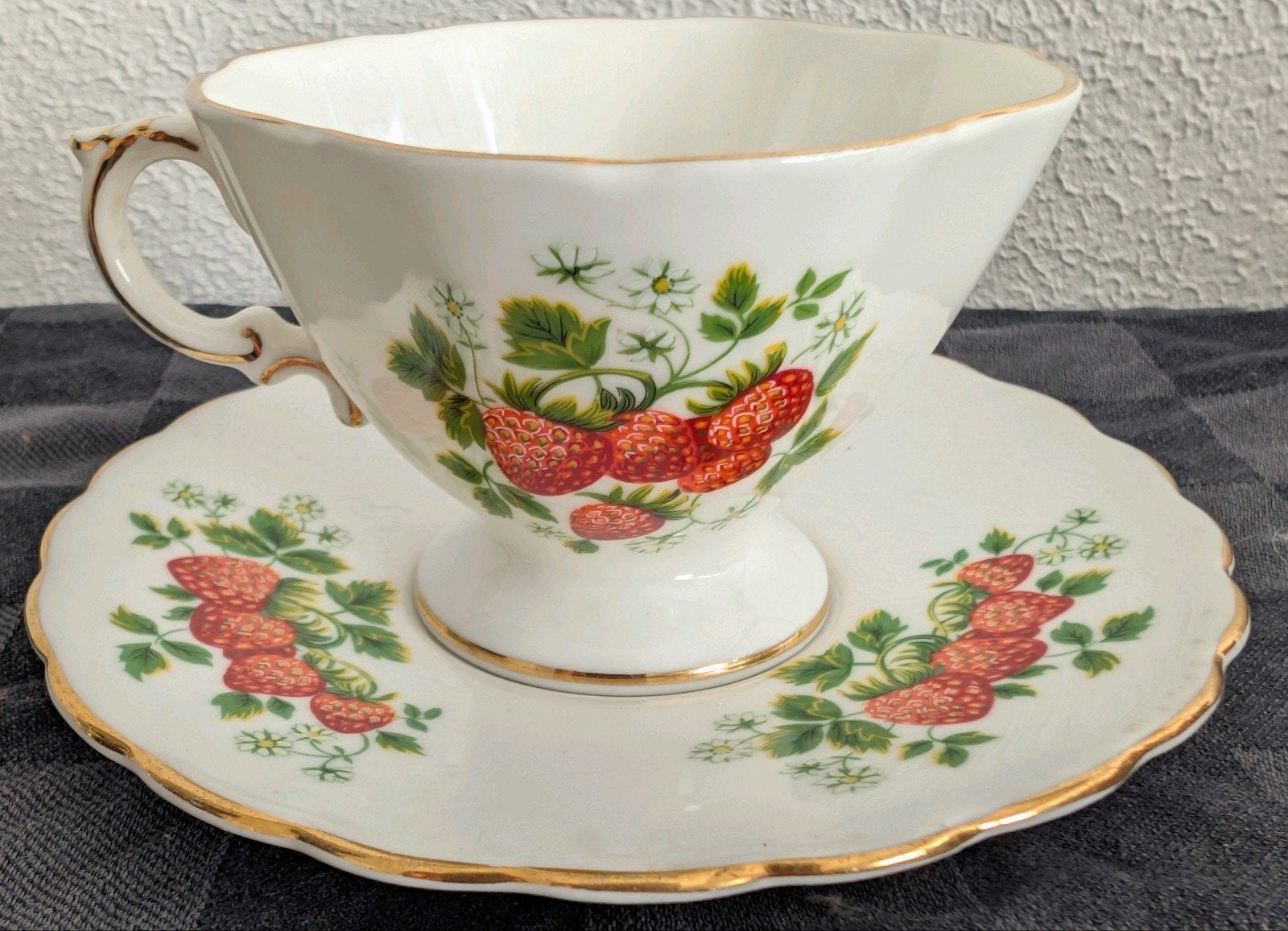 Vintage Engelse Kop en Schotel – Oakley China Ltd (Aardbeien, Verzenden