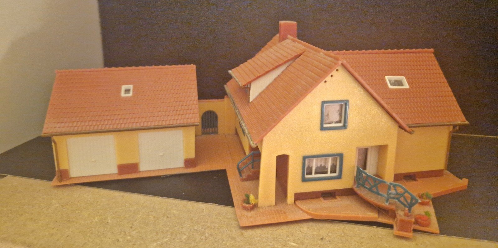 Faller huisje - Modelbouw huis met garage, Hobby en Vrije tijd, Overige merken, Gebruikt, Gelijkstroom of Wisselstroom, Brug, Tunnel of Gebouw