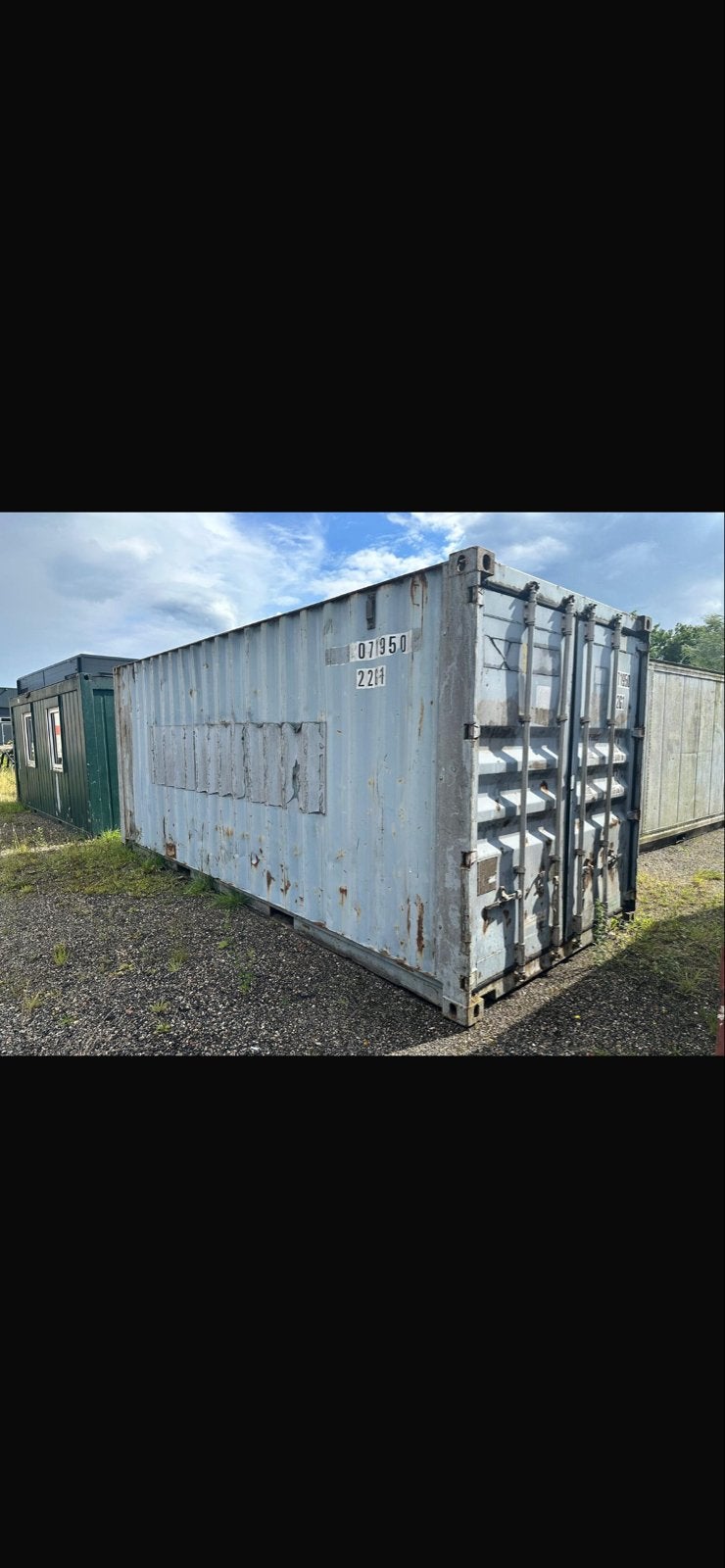 Robuuste zeecontainer met deur en raam, Ophalen