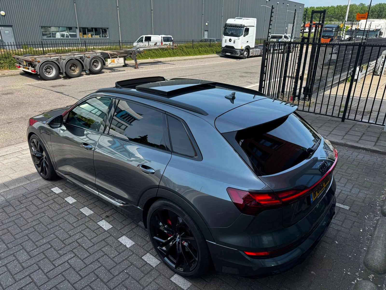 Audi e-tron S Line | Panorama | 23” RS Velgen | Memory, Auto's, Audi, Automaat, 1800 kg, Zwart, 124 €/maand