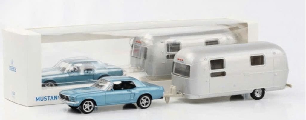 Ford Mustang '68 Blauw Airstream Caravan Jet-car 1/43 270582, Verzenden, Nieuw, Auto, Overige merken