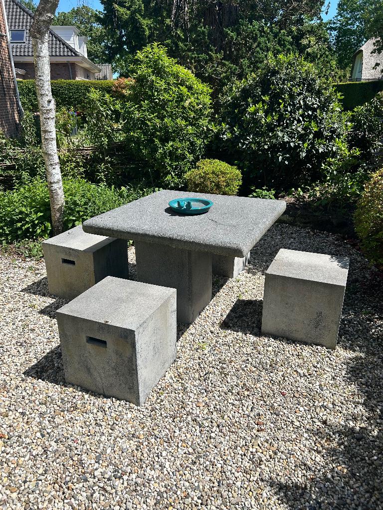 Tuinset beton met krukjes, Ophalen, Gebruikt, Eettafel, Tuinset