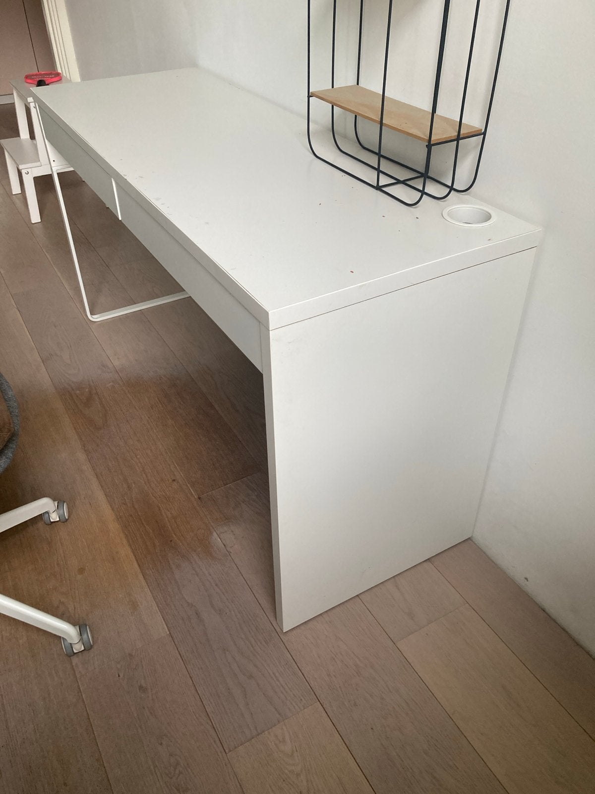Wit bureau met lades en kabeldoorvoer - IKEA, Ophalen, Gebruikt, Met lades, Spaanplaat of MDF