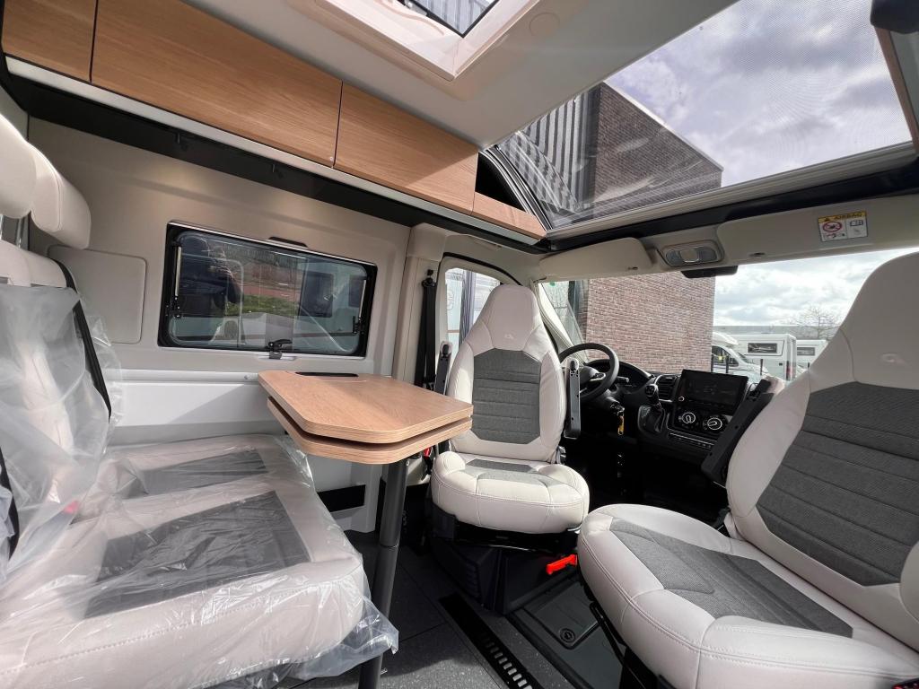 Adria Twin 640 SLB 60 YEARS AUTOMAAT, Automaat, Winterisolatie, Buscamper of Camperbus, Ringverwarming