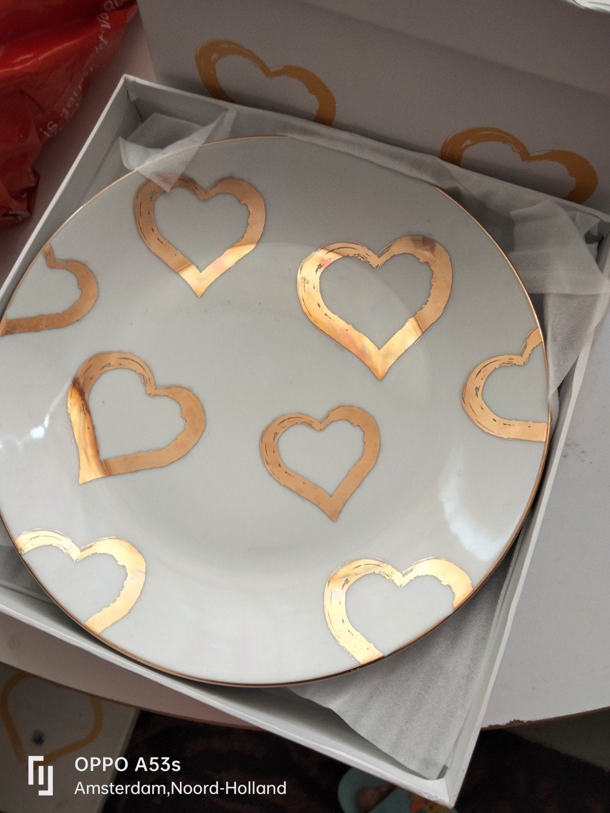 Set van 6 borden met gouden hartjes - Nieuw in doos, Keramiek, Nieuw, Ophalen of Verzenden, Bord(en)