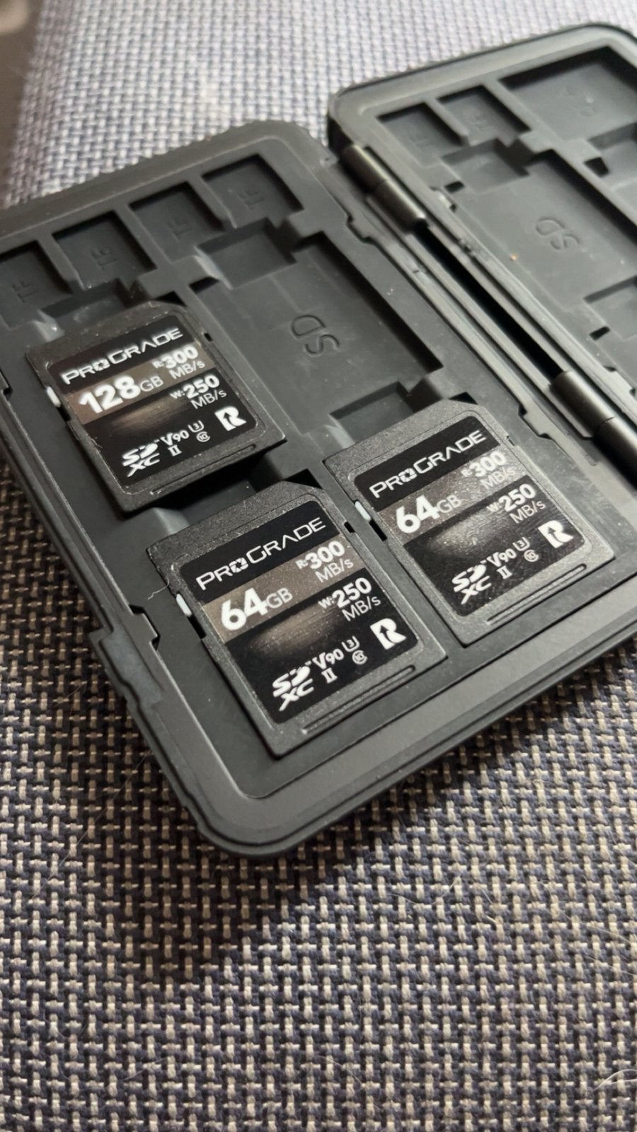 3x prograde sd kaarten met Smallrig case, Ophalen, Zo goed als nieuw