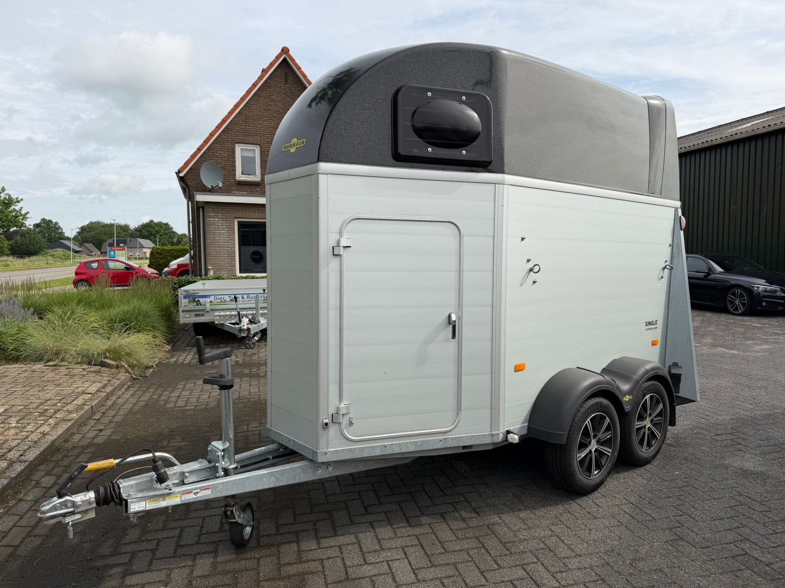 Zeer mooie 3 jaar jonge Humbaur Single 1,5 paards zadelkamer, Ophalen, Zo goed als nieuw, Aluminium, 1½-paards trailer