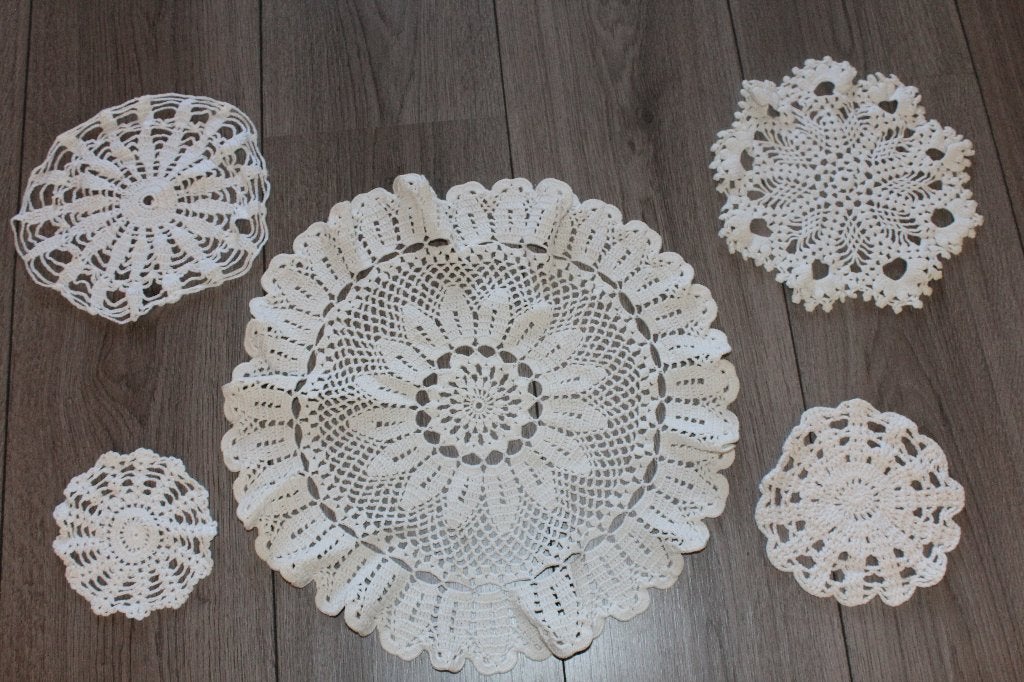 Set Gehaakte onderzetters wit/creme gekleurd #2043, Huis en Inrichting, Woonaccessoires | Onderzetters, Ophalen of Verzenden, Zo goed als nieuw