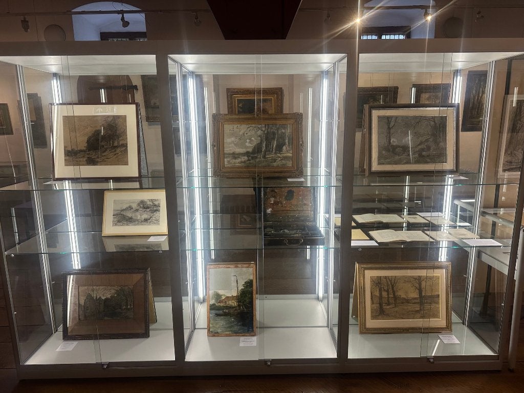 Grote vitrine, Ophalen, Met deur(en), Zo goed als nieuw, 200 cm of meer