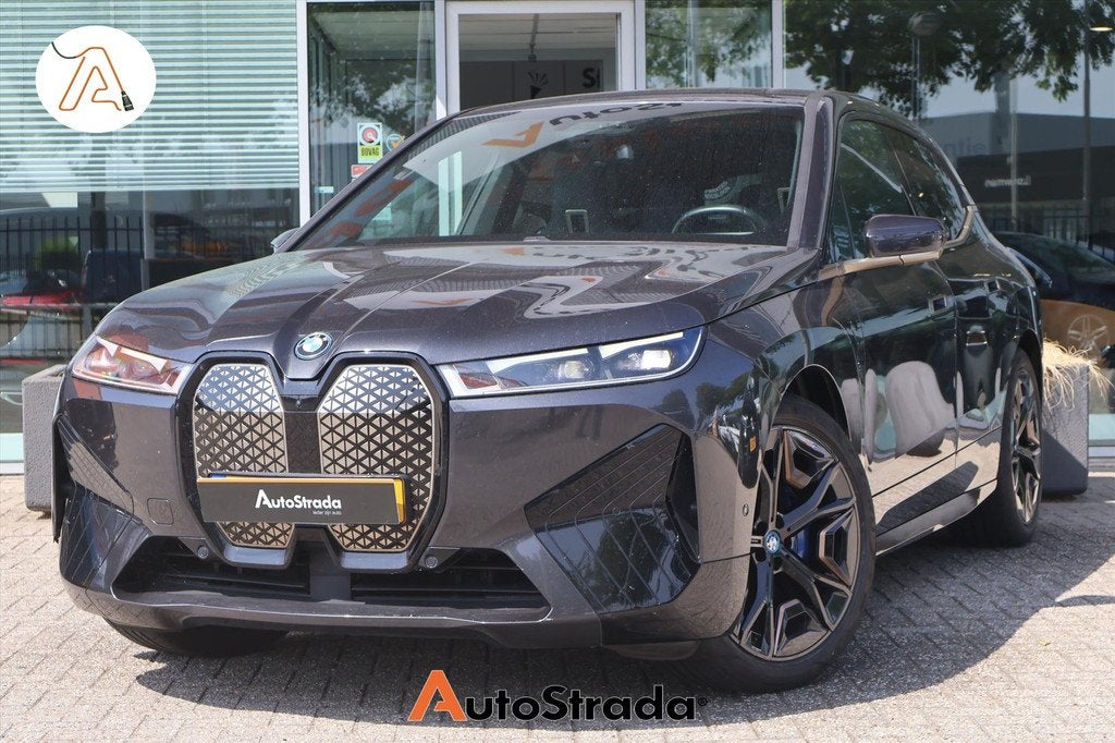 BMW Ix (i20) xDrive40 M-Sport 326pk 99% SoH I Stoelverkoelin, Auto's, BMW, Gebruikt, Met garantie (alle), Vierwielaandrijving