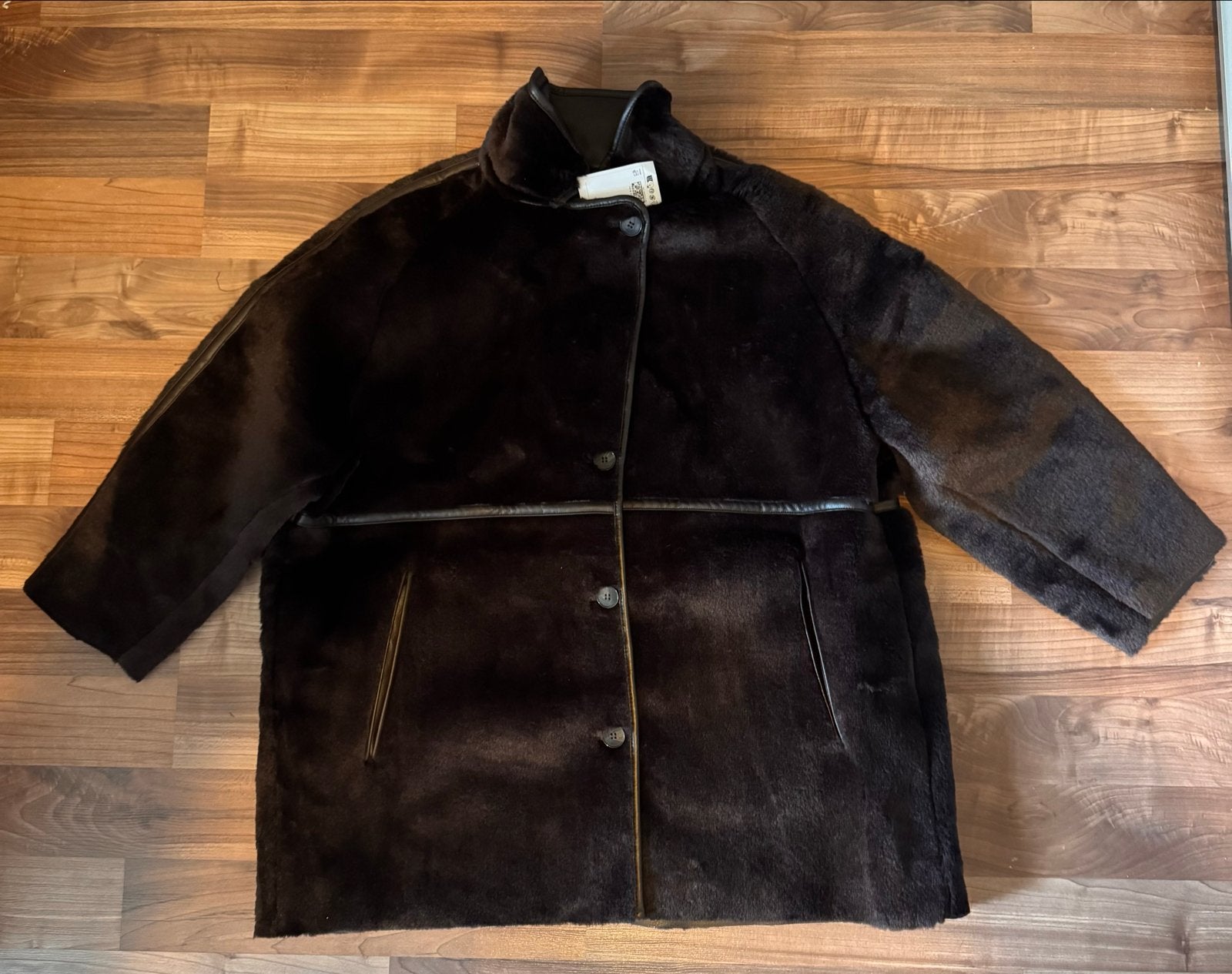 Donkerbruine jas van imitatiebont met leren details, Ophalen of Verzenden, Nieuw, Maat 46/48 (XL) of groter, Bruin