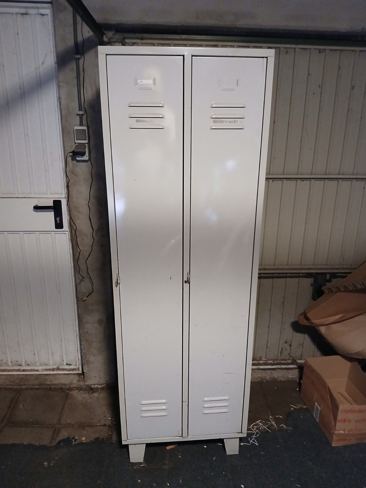 Metalen kledingkast / locker met 2 deuren, Huis en Inrichting, Kasten | Lockerkasten, Ophalen, Gebruikt, Industrieel