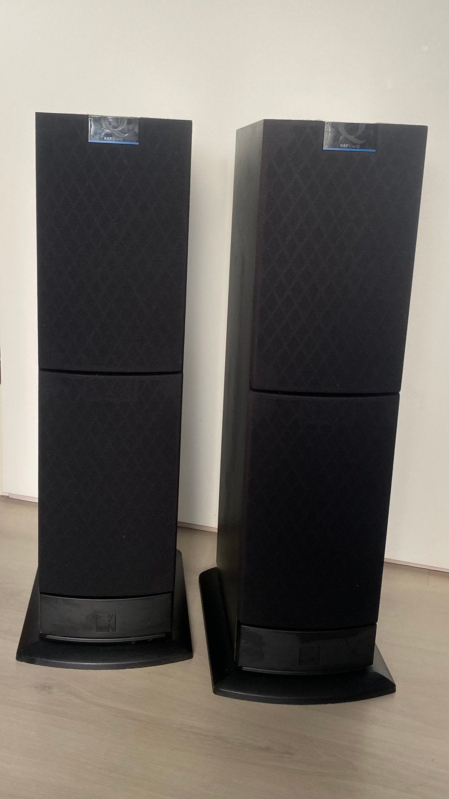 Kef Q30 compacte zuilen uniQ, Zo goed als nieuw, 60 tot 120 watt, Front, Rear of Stereo speakers, Ophalen