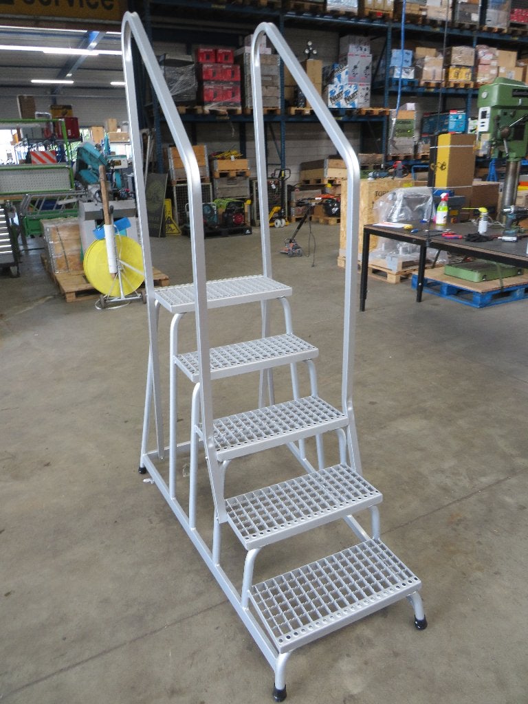 bordestrap bordes trap met dubbele leuning nieuwstaat, Ophalen, Trap, Zandhaarweg, Zo goed als nieuw