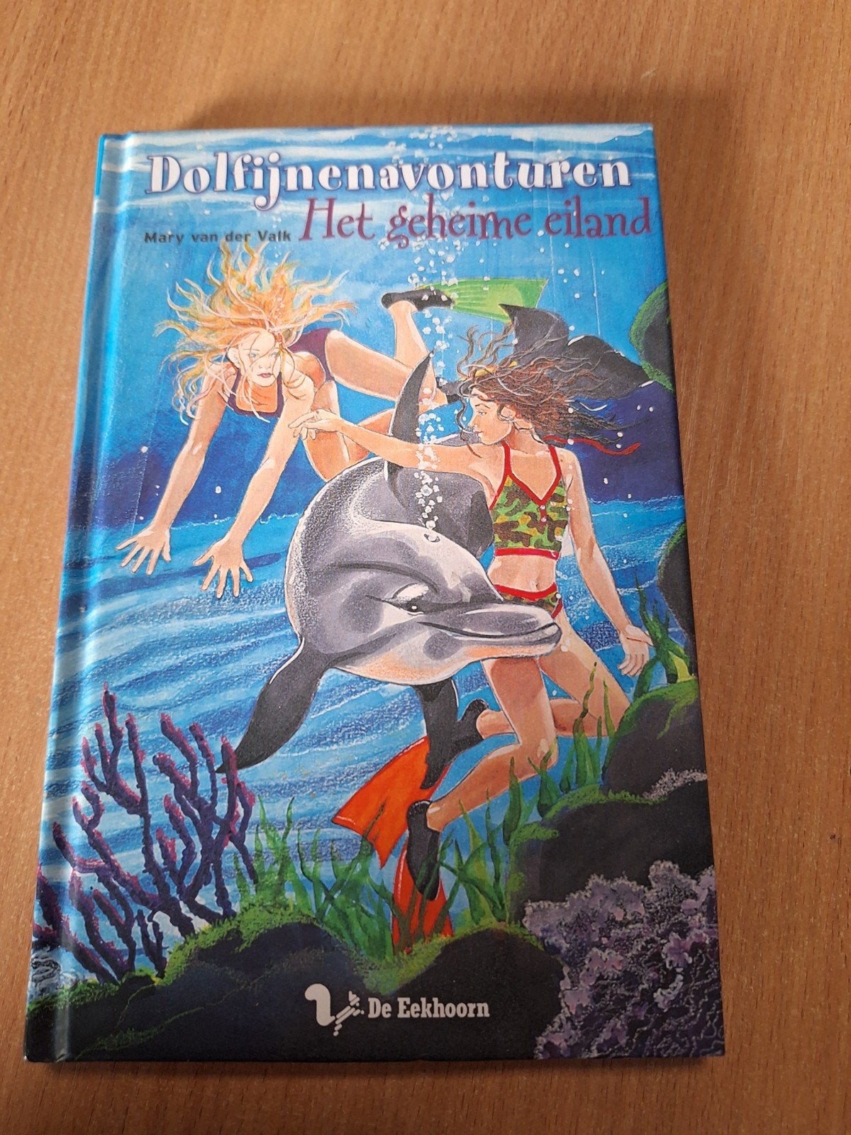 M. van der Valk - Het geheime eiland (#1), Ophalen of Verzenden, Zo goed als nieuw, M. van der Valk