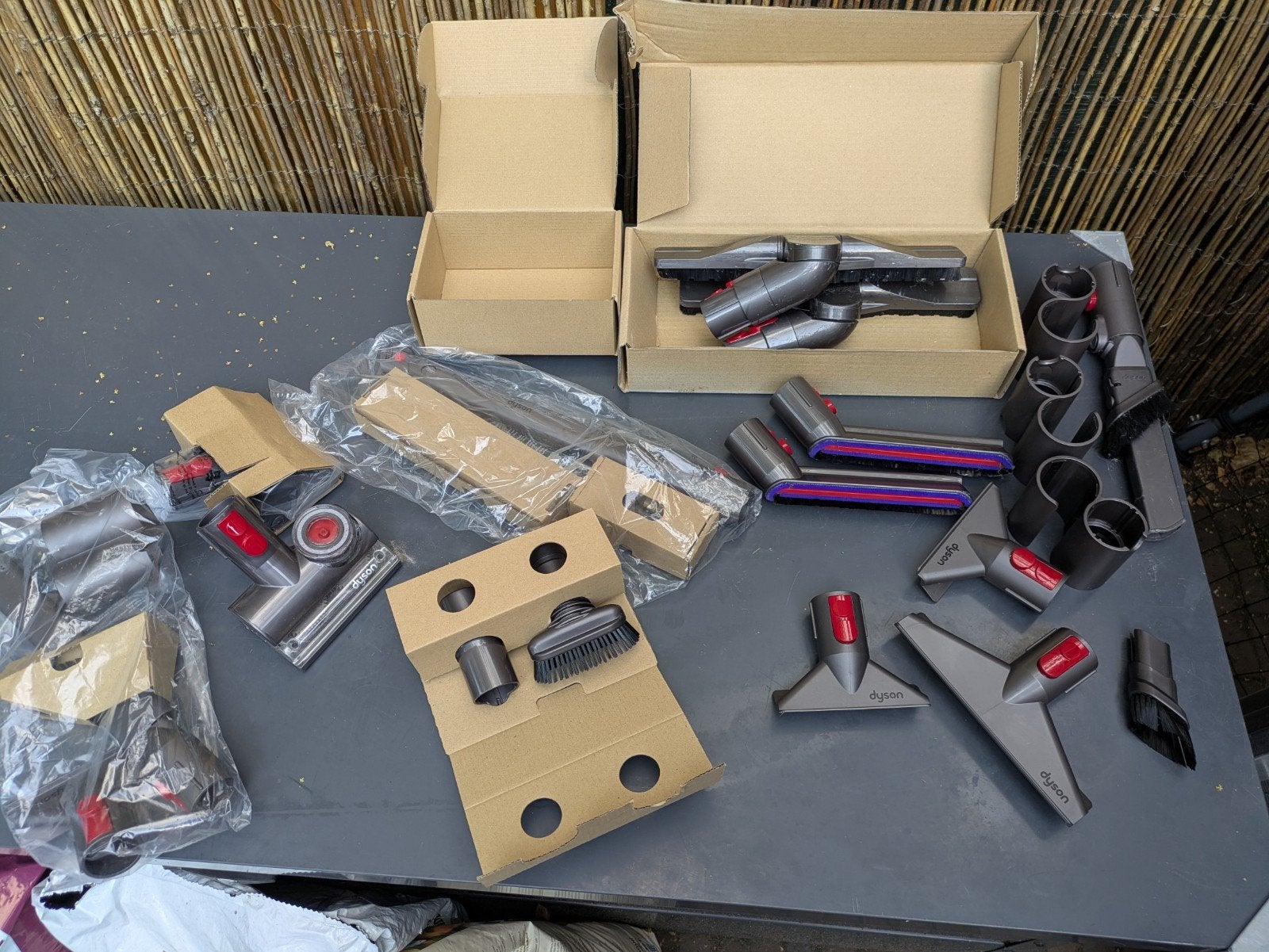 Diverse Dyson borstels en toebehoren voor stofzuiger, Nieuw, Ophalen of Verzenden, Dyson, Sledestofzuiger