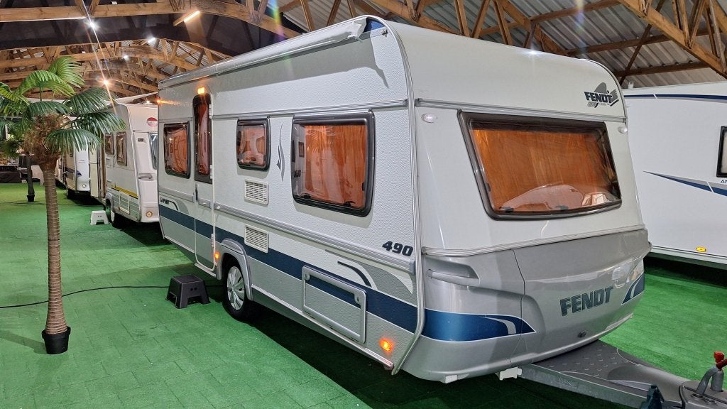 Fendt Saphir 490 TFB Zakluifel, Caravans en Kamperen, Gewerbepark Ost 26 86690 Mertingen, Duitsland, Kachel, Rondzit, Dwarsbed