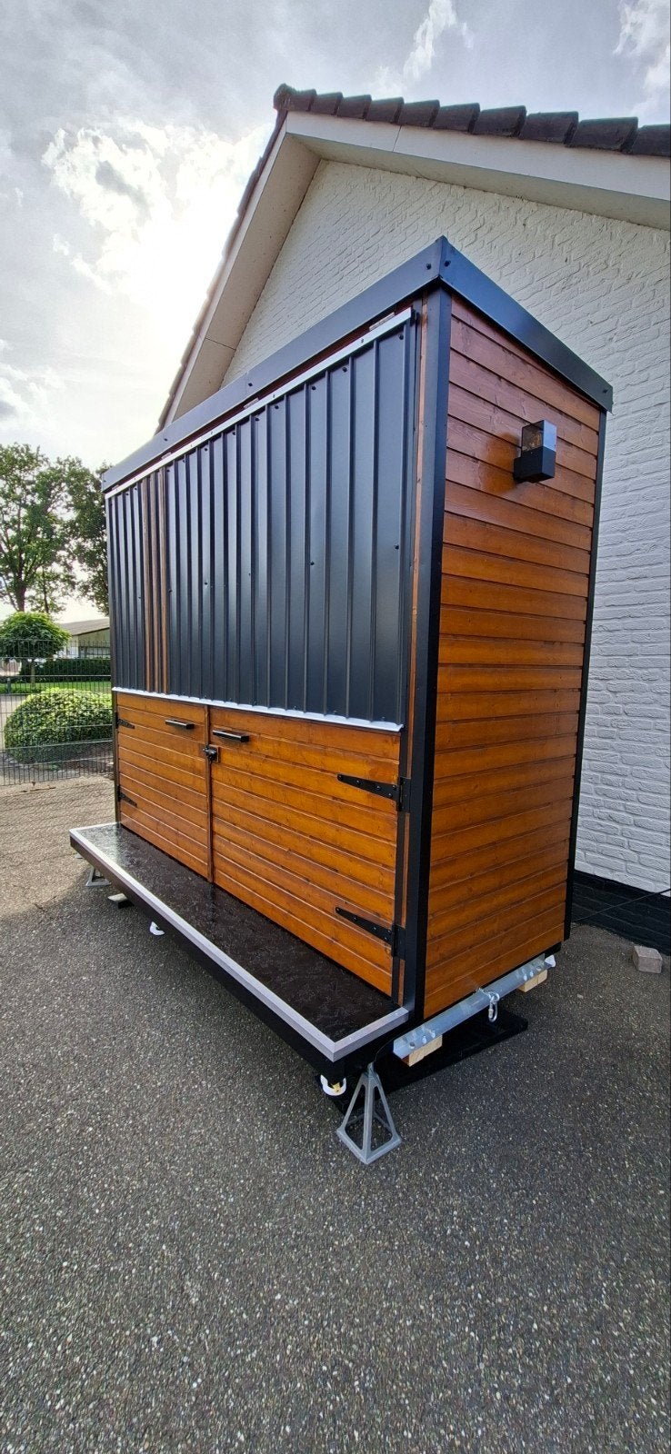 Foto 8 van unieke mobiele buitenkeuken - compleet met BBQ, koekast, ...