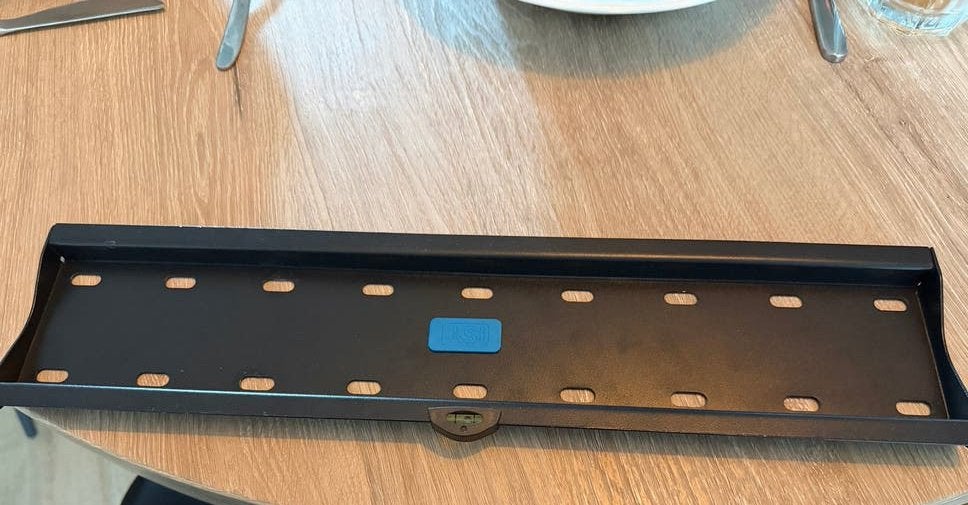 ISY TV Muurbeugel 400 FIX - Max 65 inch / 40kg, Ophalen of Verzenden, Zo goed als nieuw