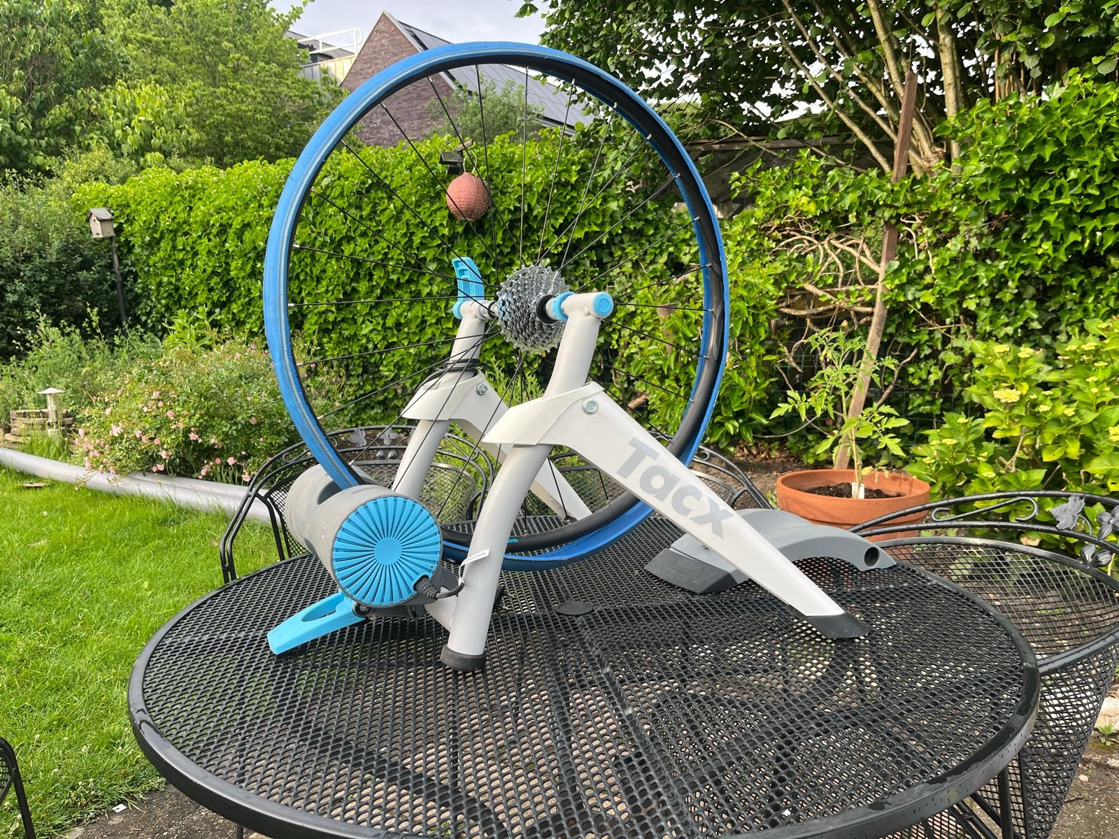 Tacx T2180 Flux Smart fietstrainer met wiel en cassette, Ophalen, Zo goed als nieuw, Overige typen