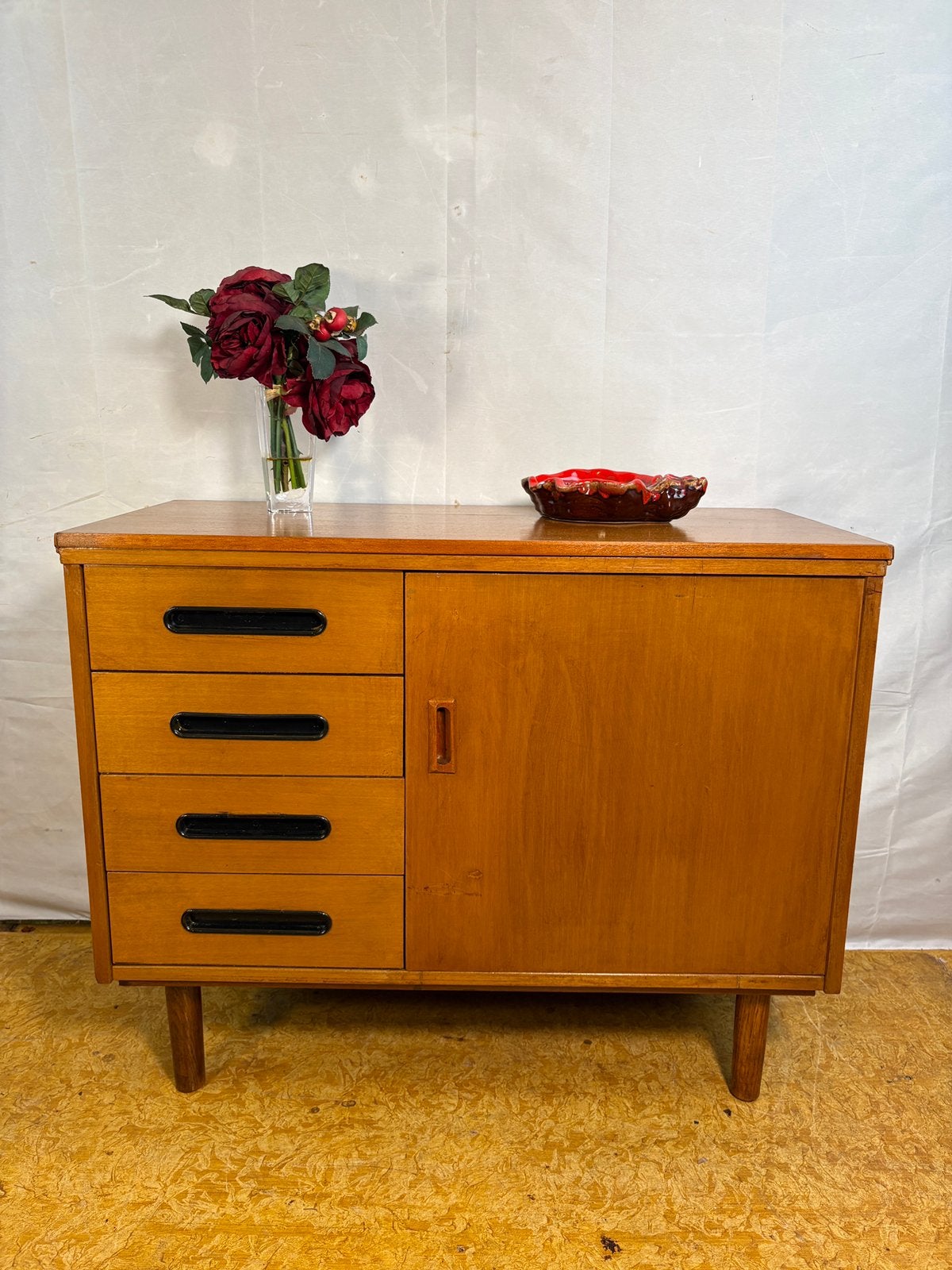 Gratis bezorging!Vintage Mid-Century Teak Klein Dressoir1960, Huis en Inrichting, Gebruikt, -, -, Teakhout