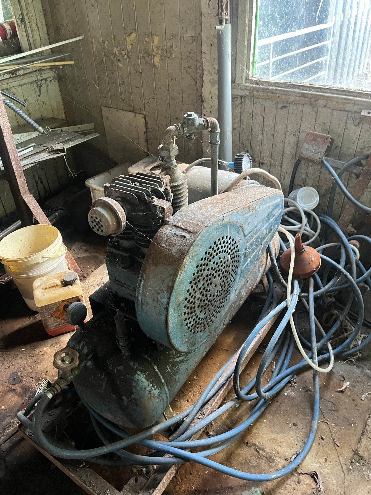 Oude Ceccato compressor - Opknapper of onderdelen, Doe-het-zelf en Verbouw, Ophalen, Gebruikt, 6 tot 10 bar, 25 tot 100 liter