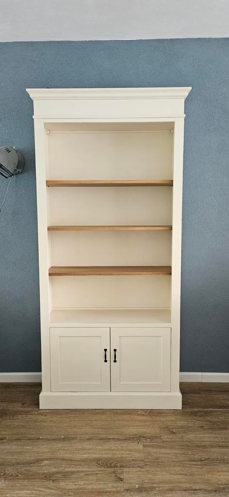 Massief houten boekenkast met opbergruimte, Huis en Inrichting, Kasten | Boekenkasten, Gebruikt, 100 tot 150 cm, 200 cm of meer