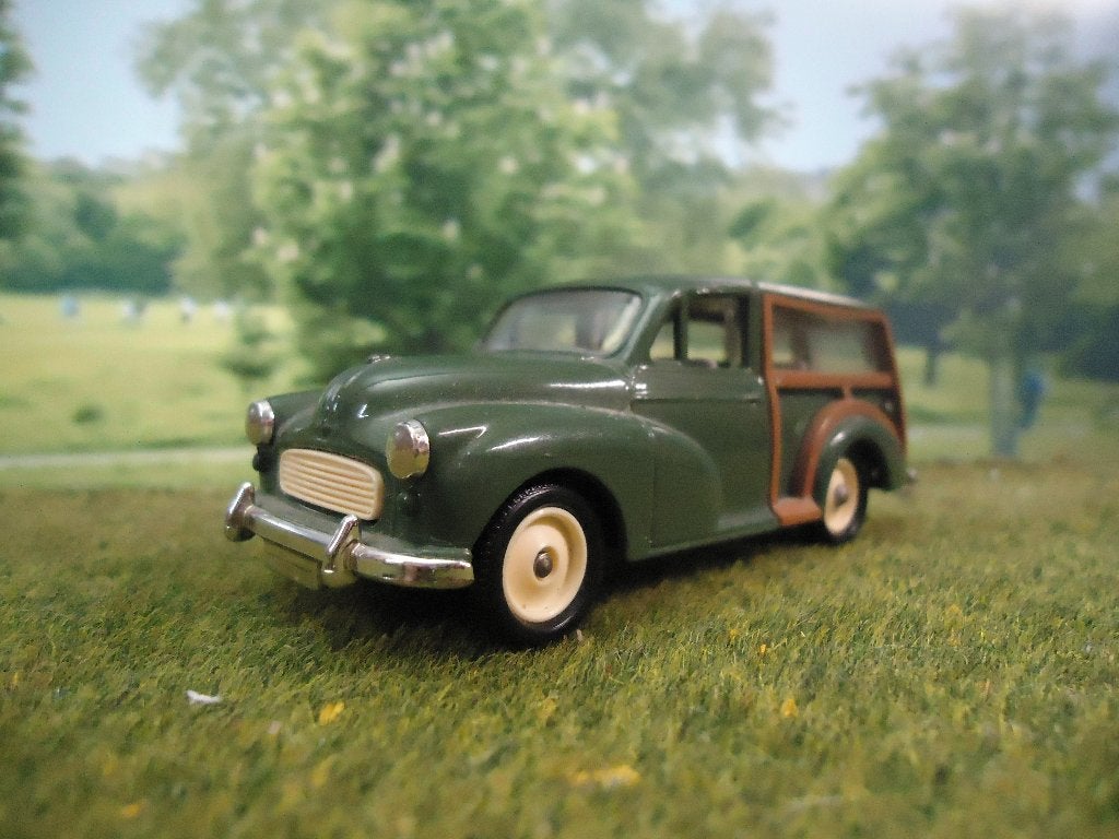 1/43 Morris Minor Traveller - Lledo Days Gone, Ophalen of Verzenden, Gebruikt, Auto, Overige merken