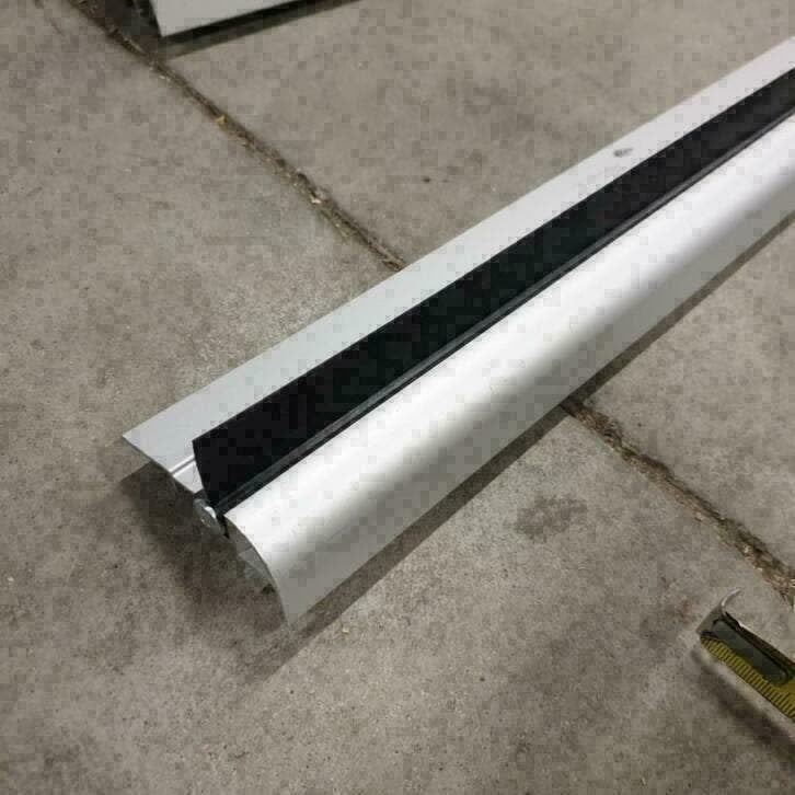 12x aluminium afdichtprofiel met rubber 262 cm lang, Ophalen, Gebruikt