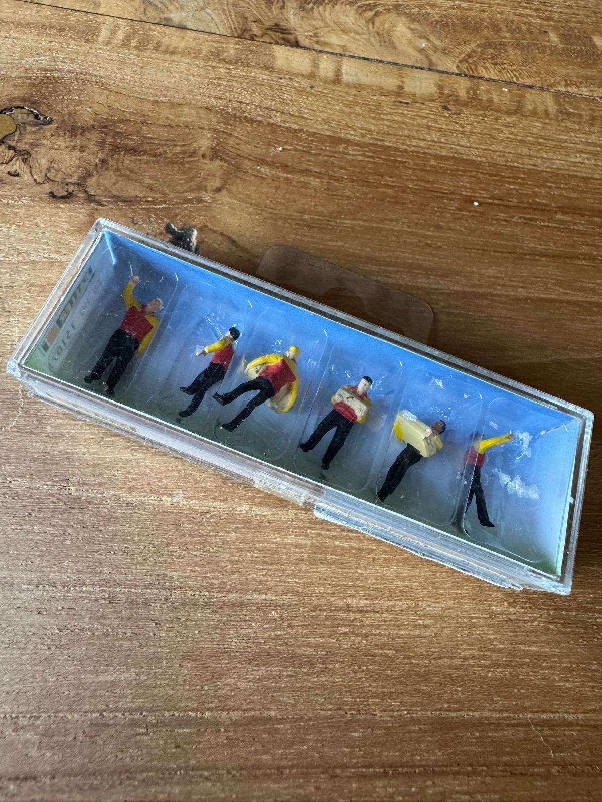 Faller DHL Personeel Pakketbezorgers 1:87 (HO) Figuren, Ophalen of Verzenden, Nieuw