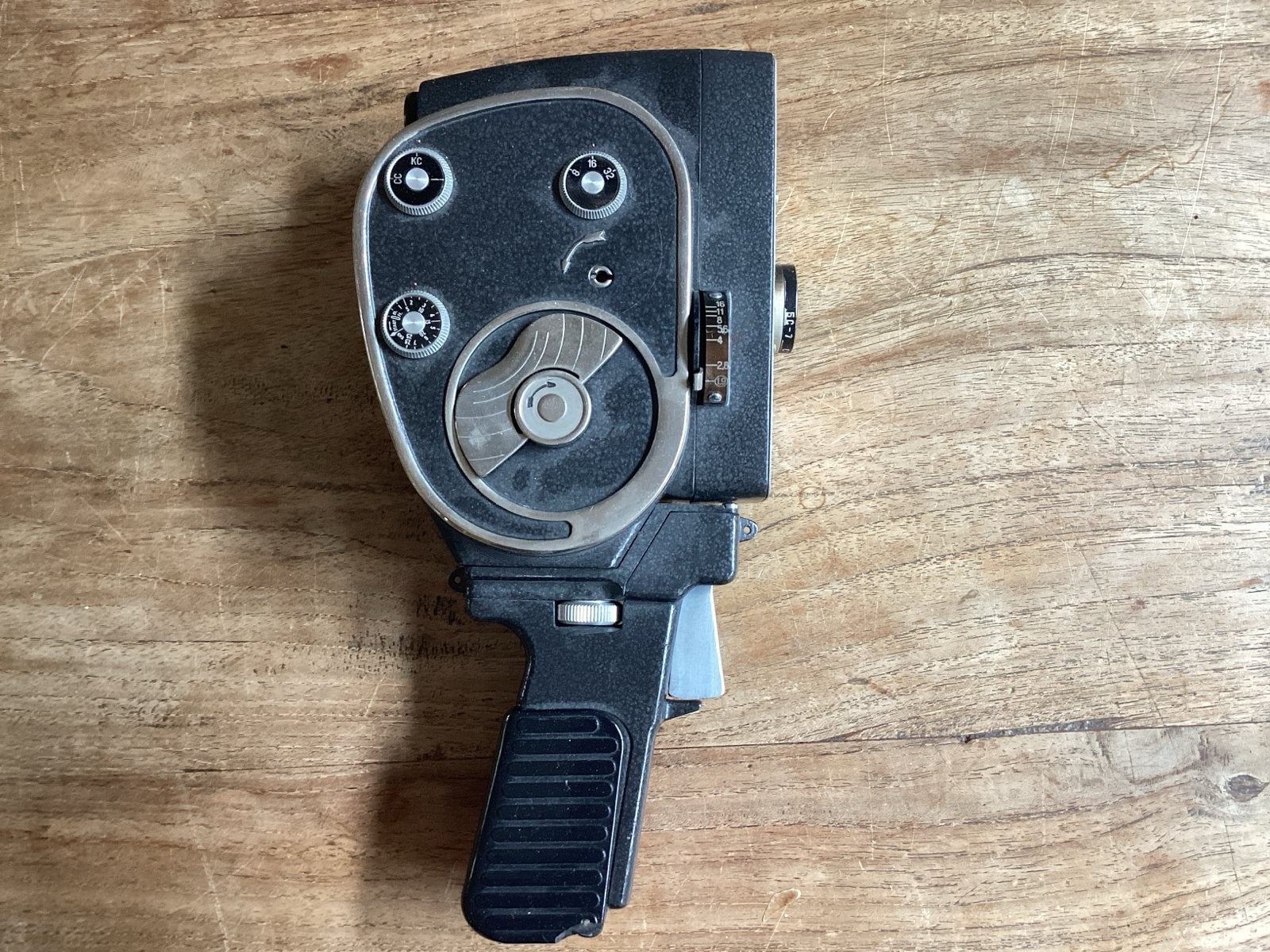 Vintage Quarz filmcamera met opwindmechanisme - Made in USSR, Ophalen of Verzenden, 8mm, Camera