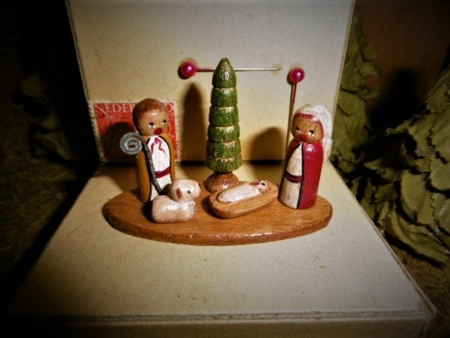Oud houten figuren kerstgroepje miniaturen Maria krib popje, Verzenden