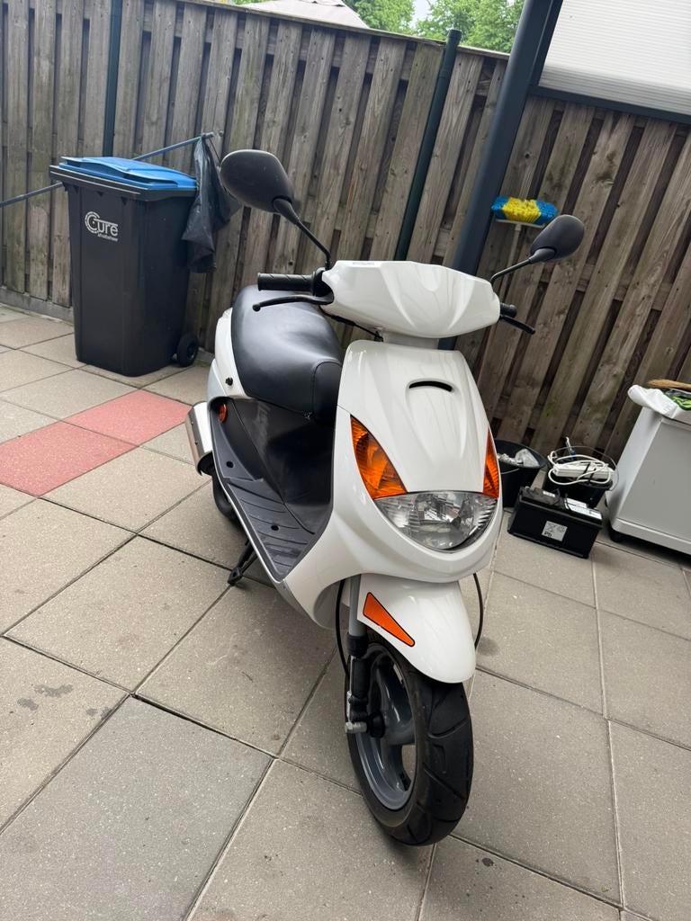 Peugot Viva city 50cc met slects 3358 orginelen kilometers, Fietsen en Brommers, Scooters | Peugeot, Tweetakt, Maximaal 45 km/u