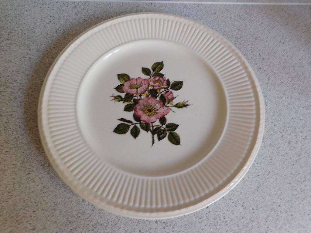 Bord 27 cm. Briar Rose Craquelé Wedgwood, Huis en Inrichting, Keuken | Servies, Ophalen of Verzenden, Zo goed als nieuw, Bord(en)