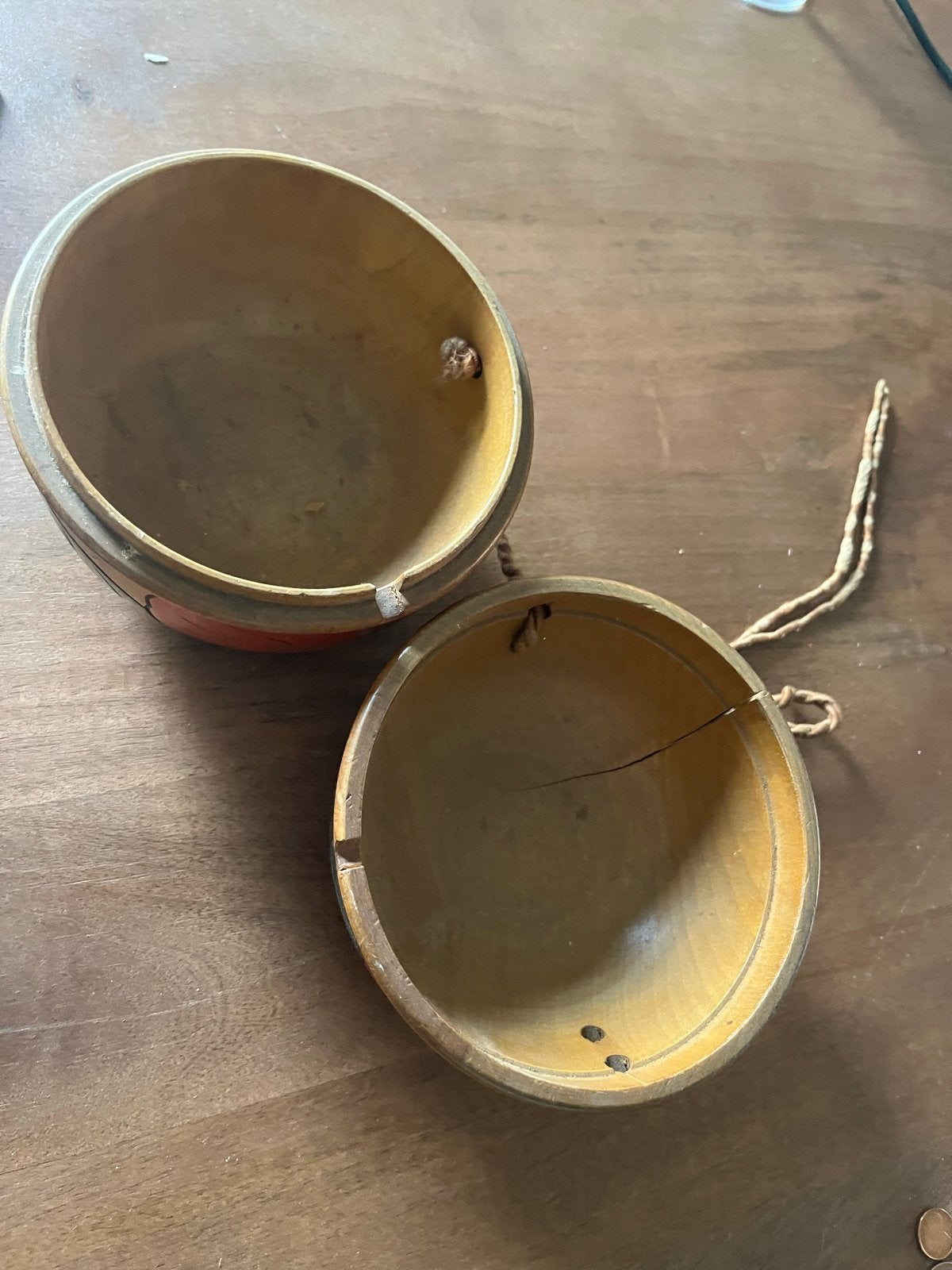 Houten koker en doosje met bloemmotief, Ophalen