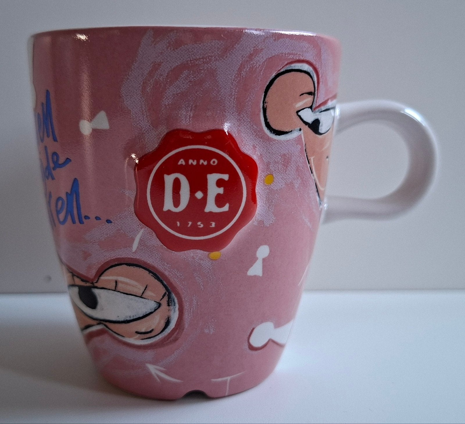 DE kopje " gluren bij de buren"., Ophalen of Verzenden, Nieuw, Porselein, Kop en/of schotel