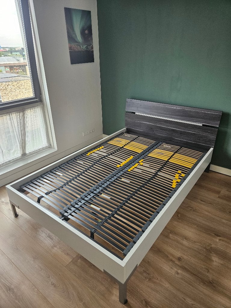 Moderne ledikant 140x210cm + 2x Bossflex lattenbodems, Ophalen, Overige materialen, Overige kleuren, 210 cm