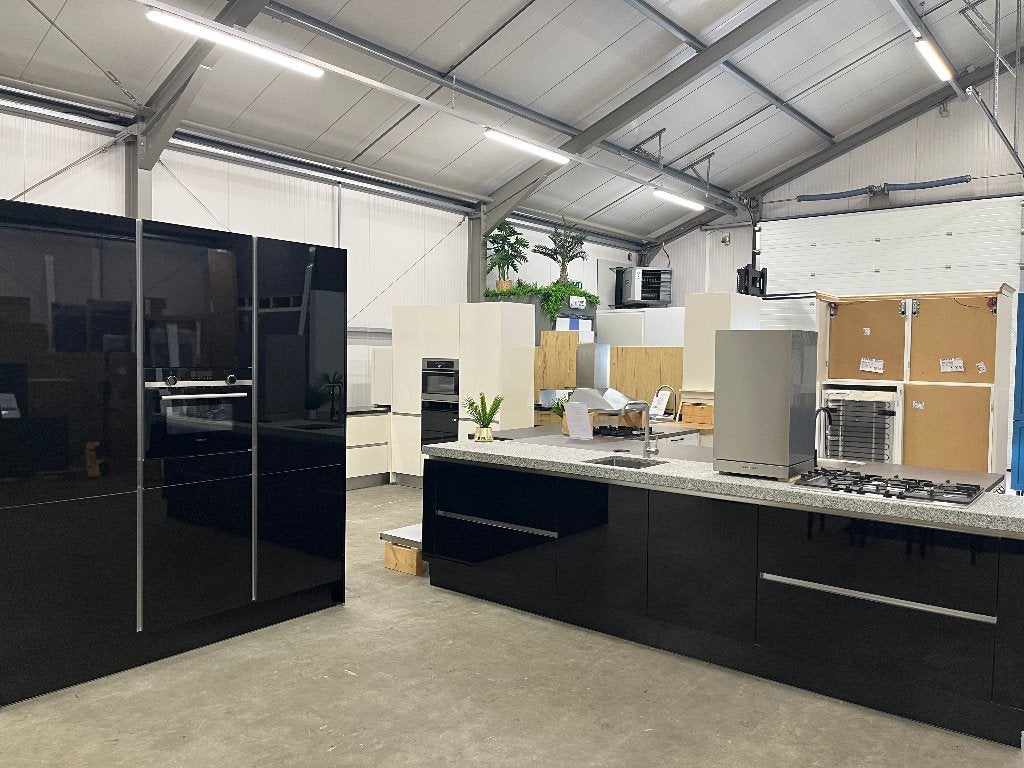 Moderne Zwarte Keuken met Kookeiland en Natuursteen Blad !!, Ophalen, Gebruikt, Zwart, Graniet of Steen