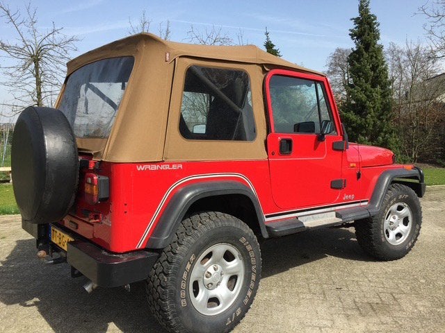 Jeep Wrangler 4.0 I Hardtop 4WD 1993 Rood, Auto's, Jeep, 183 pk, 450 kg, 4 stoelen, 2500 kg