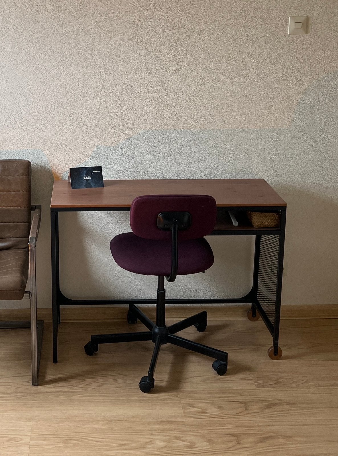 IKEA FJÄLLBO Bureau + bureaustoel, Ophalen of Verzenden, In hoogte verstelbaar, Zo goed als nieuw