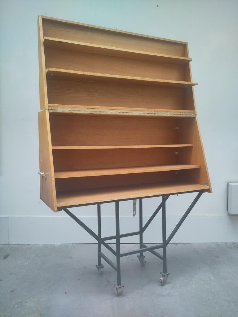 Vintage houten opbergkast op wielen, Ophalen, Gebruikt