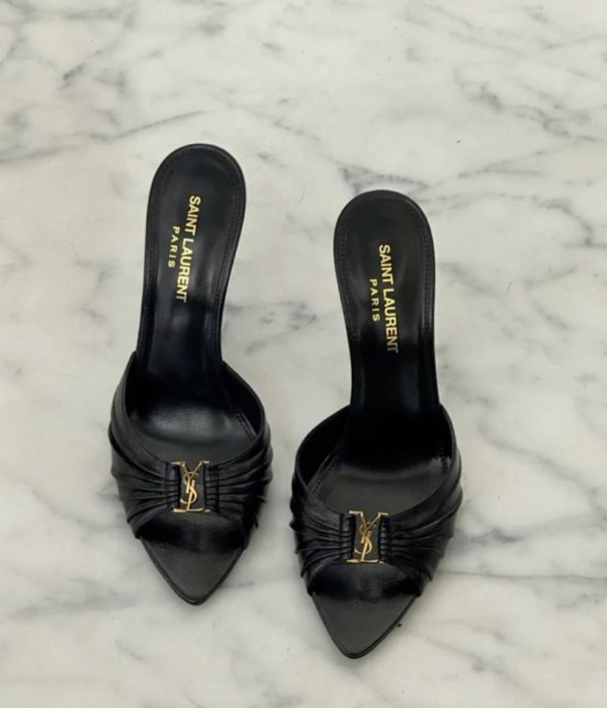 Yves saint heels, Kleding | Dames, Ophalen of Verzenden, Zo goed als nieuw, Zwart