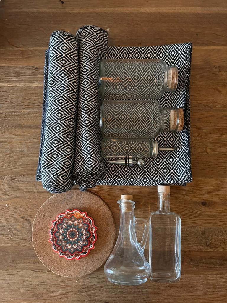 Glass jars, table cloth, hot pads, kitchen ware set, Ophalen, Overige kleuren, Glas, Minder dan 50 cm