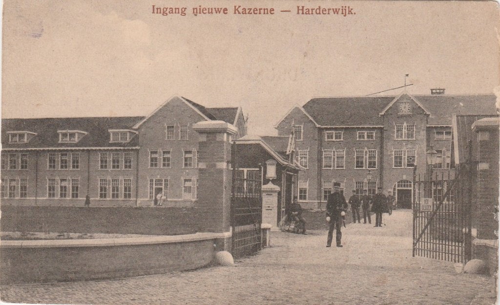 harderwijk- ingang nieuwe kazerne, Ophalen of Verzenden, 1940 tot 1960, Gelderland