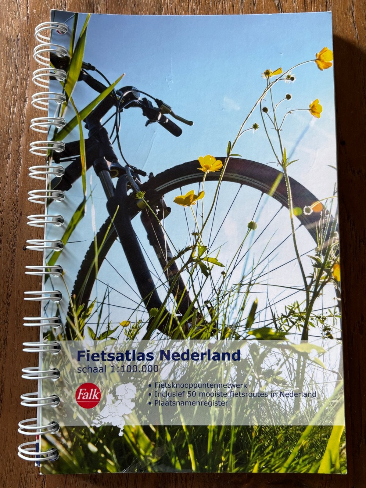 Falk Fietsatlas Nederland - Nieuwstaat, Overige atlassen, 2000 tot heden, Ophalen of Verzenden, Zo goed als nieuw