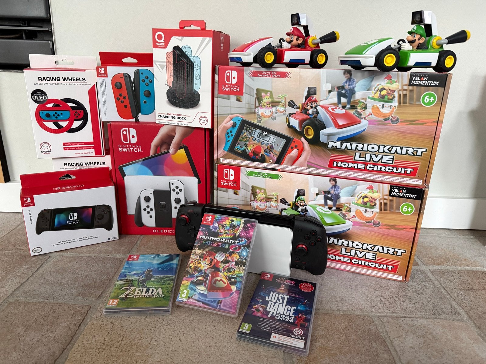Nintendo Switch OLED bundel met Mario Kart Live en games, Switch OLED, Met games, Ophalen of Verzenden, Zo goed als nieuw