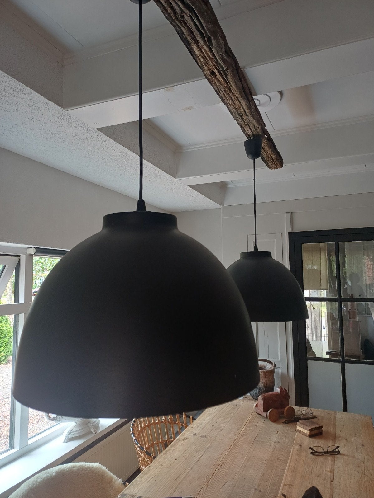 2 Grote Zwart-Witte Hanglampen - Ø 45.5 cm, Ophalen, Gebruikt, Metaal, E27 (groot)