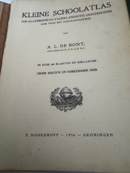 Kleine schoolatlas, Gelezen, Ophalen of Verzenden, Landkaart,  A.I.de Bont